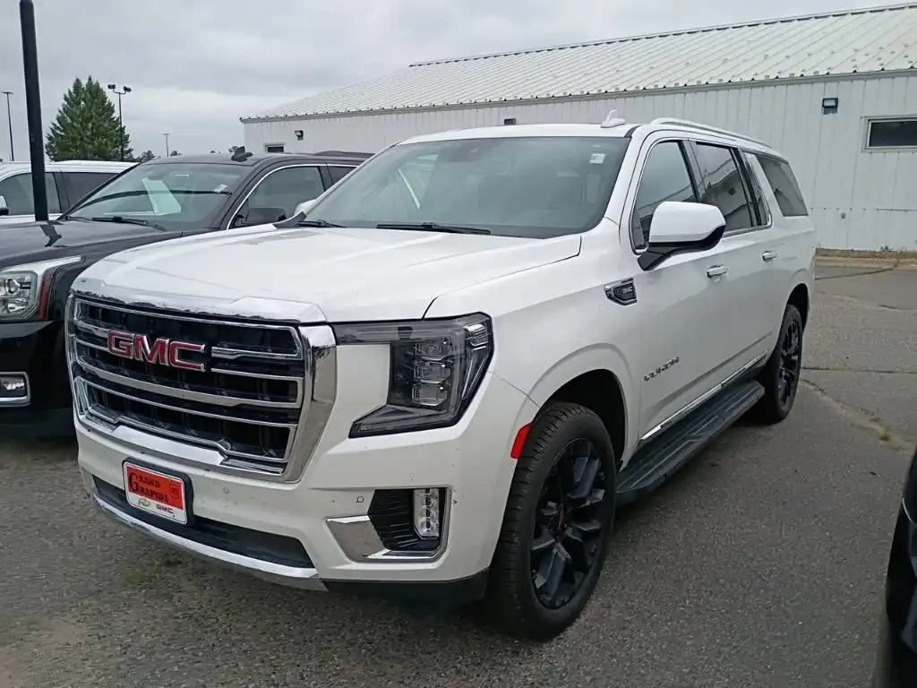 2023 GMC Yukon SLT 4X4's photo