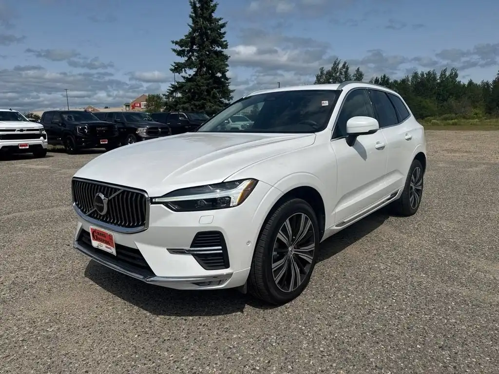 2023 Volvo XC60 B5 Plus Bright Theme AWD's photo