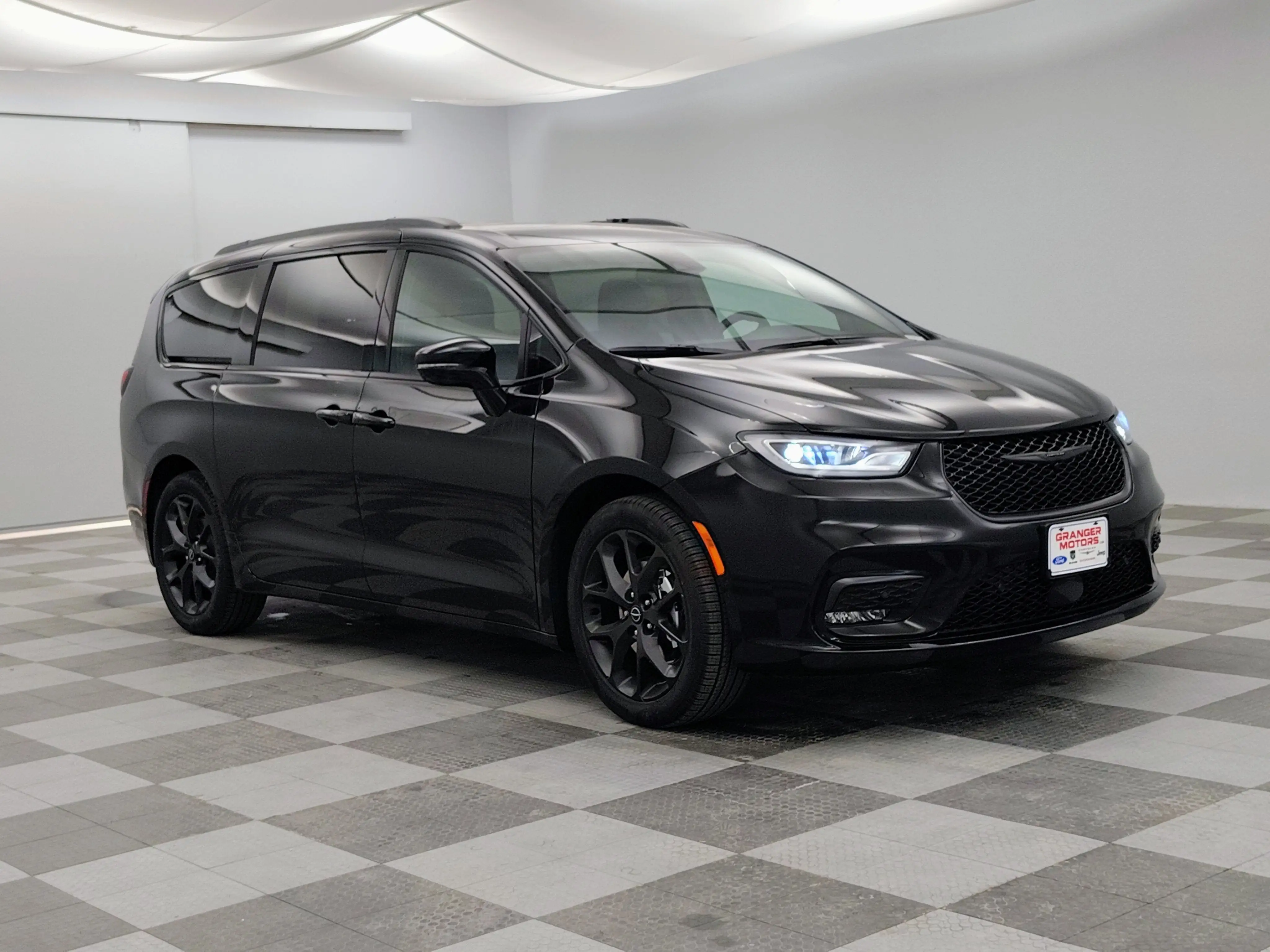 2026 Chrysler Pacifica Select photo 1