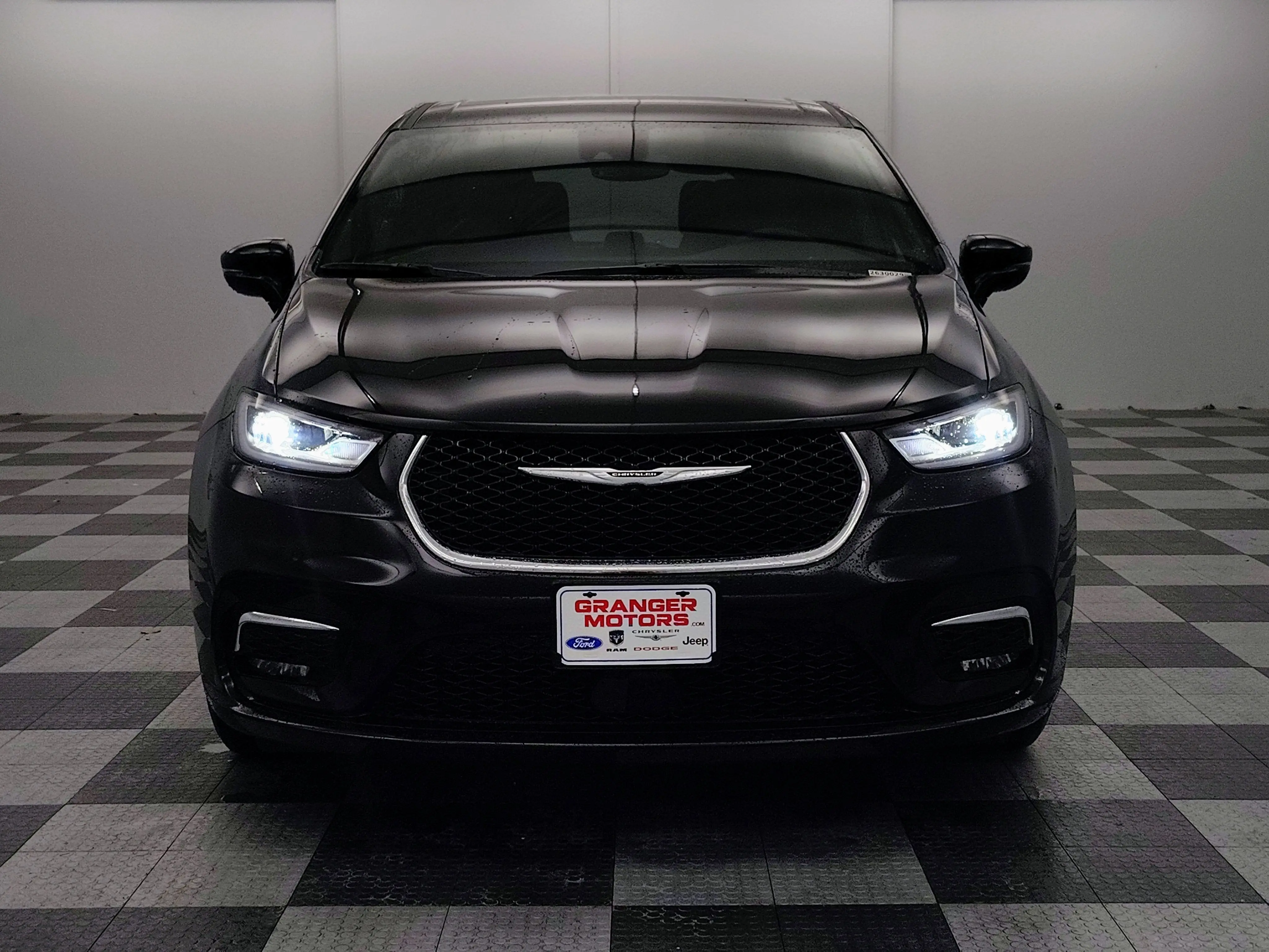 2026 Chrysler Pacifica Select photo 5