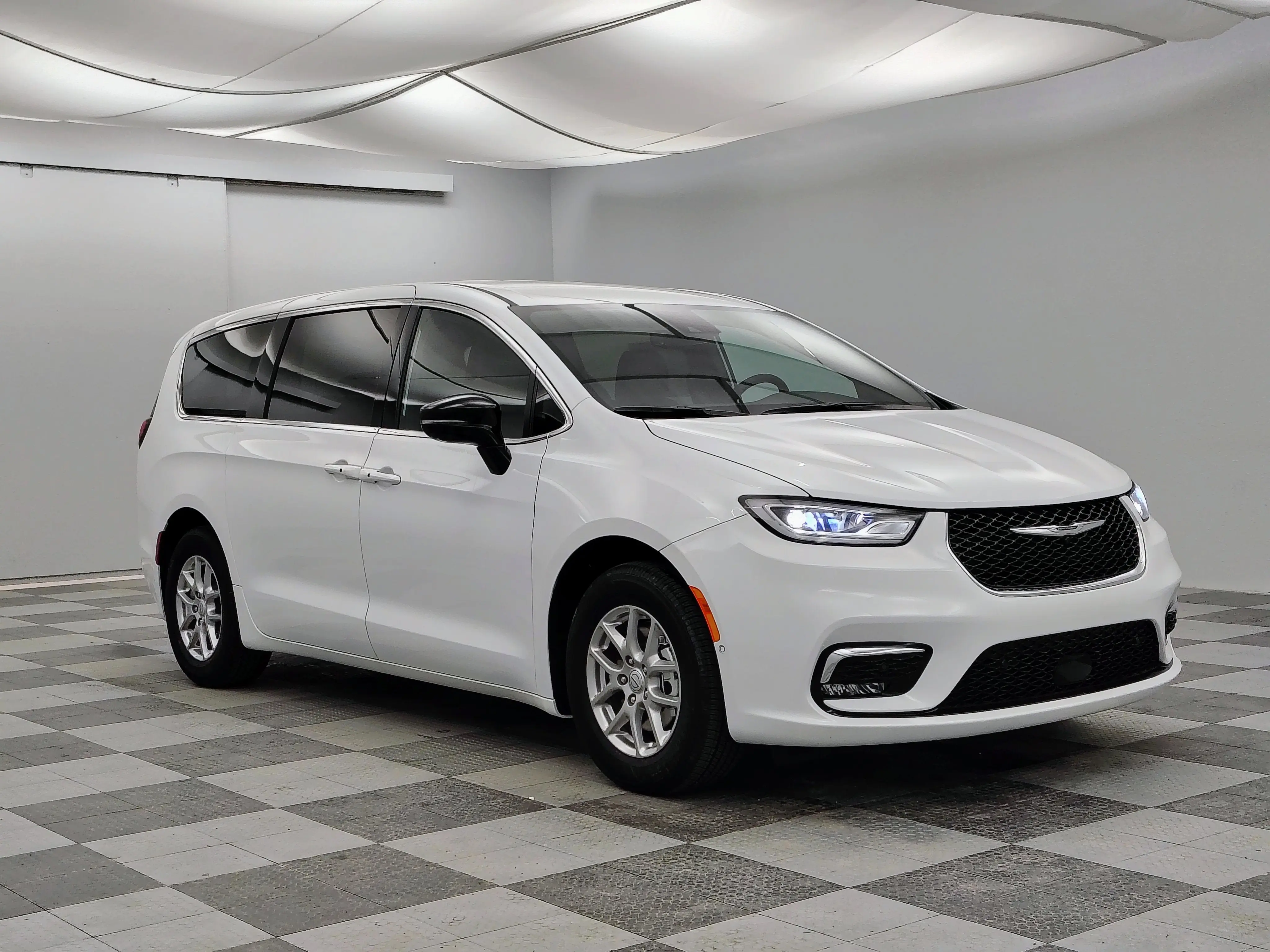2026 Chrysler Pacifica Select photo 5