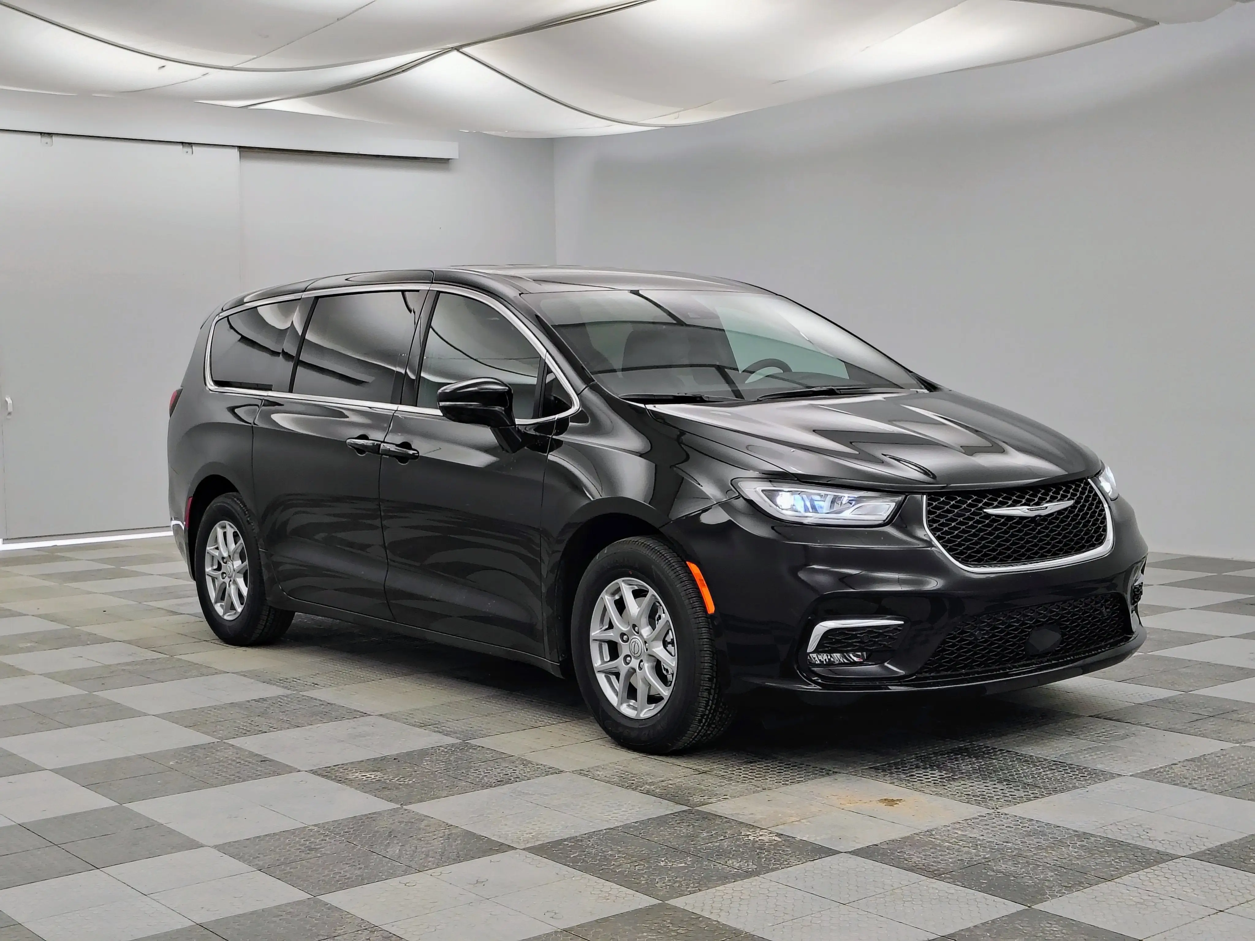 2026 Chrysler Pacifica Select photo 1