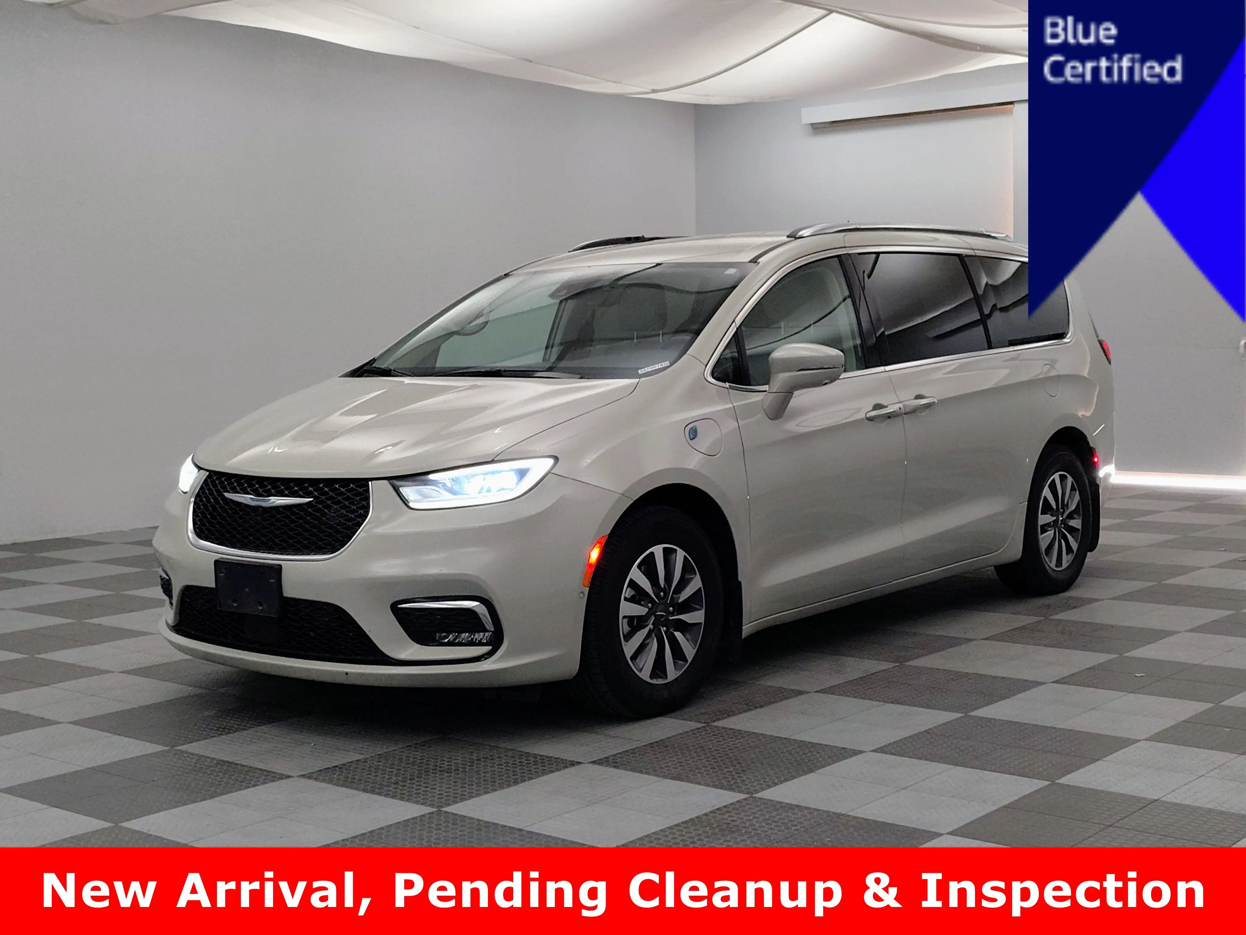 2021 Chrysler Pacifica Hybrid Touring L Hybrid's photo