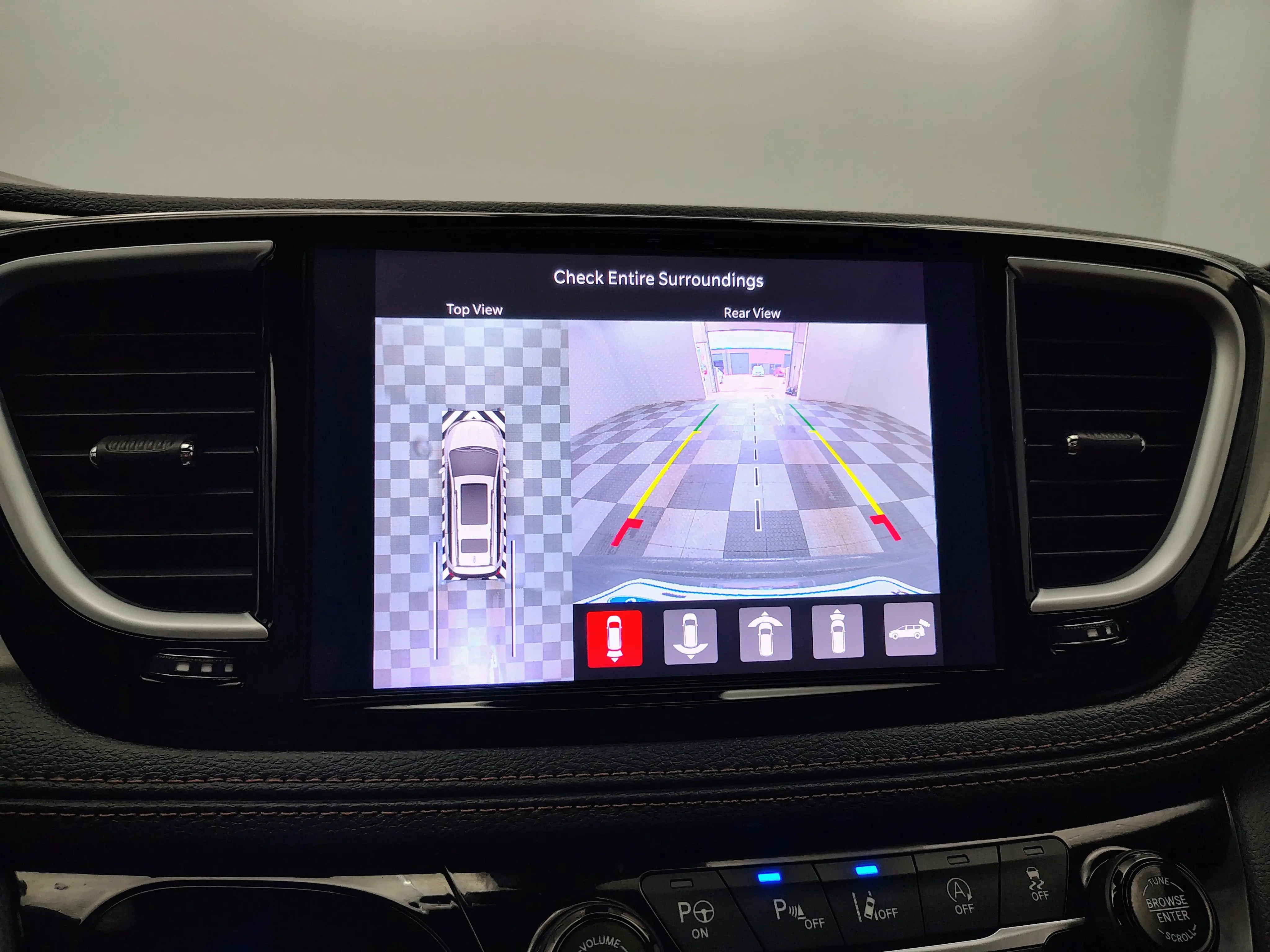 2024 Chrysler Pacifica Pinnacle AWD photo 3