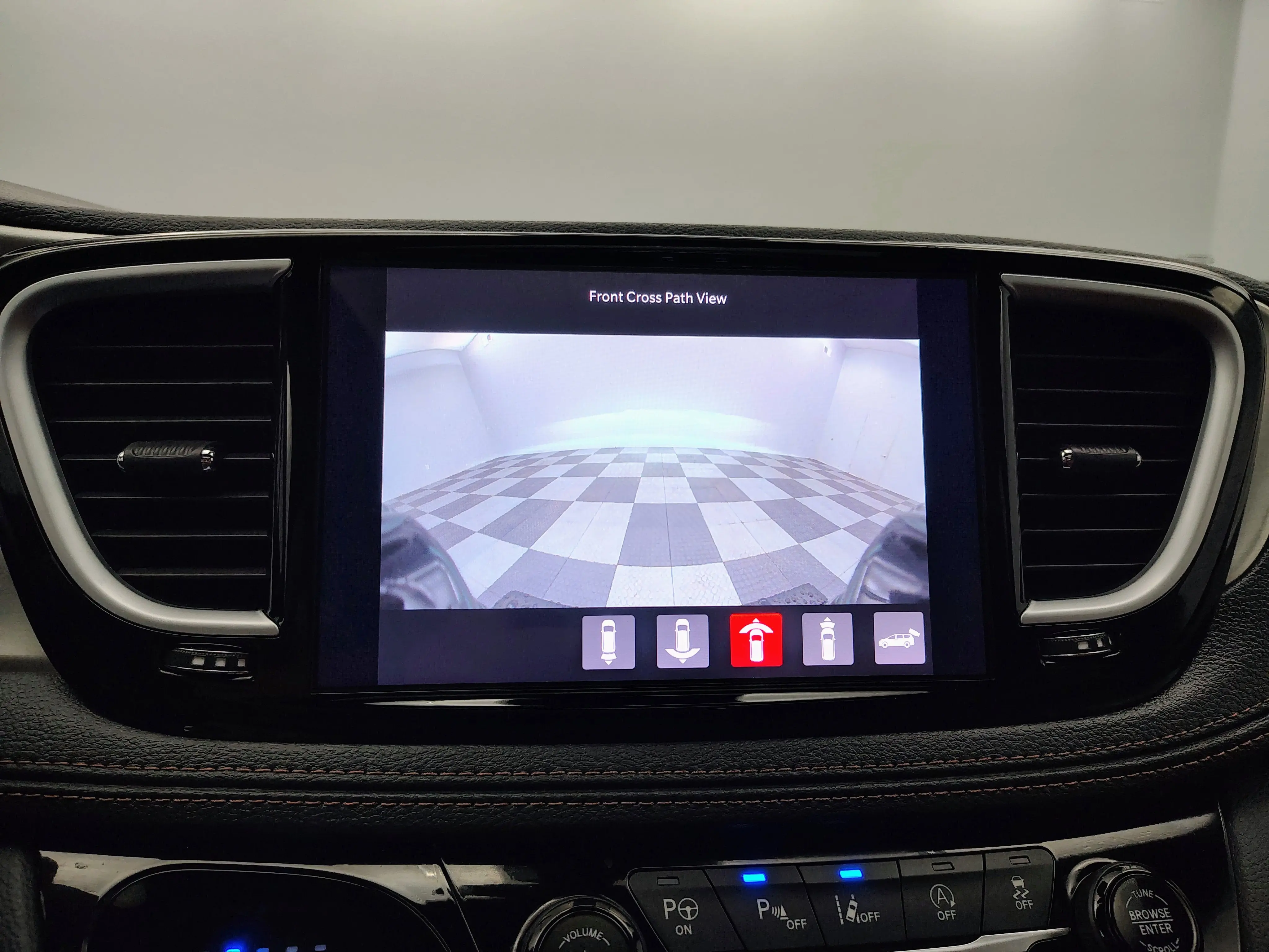 2024 Chrysler Pacifica Pinnacle AWD photo 4