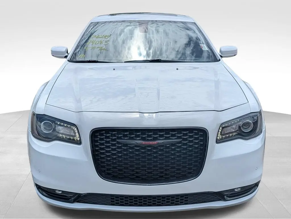 2022 Chrysler 300 S photo 4