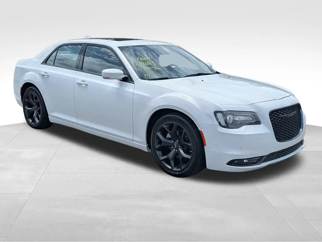 2022 Chrysler 300 S photo 5
