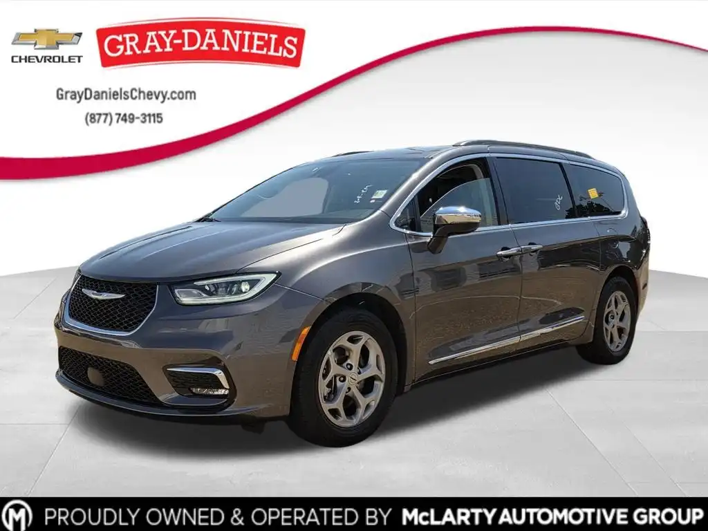 2023 Chrysler Pacifica Limited's photo
