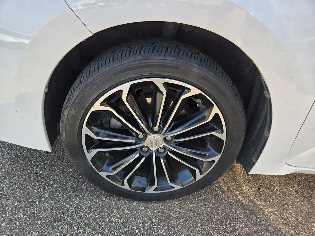 2014 Toyota Corolla S Plus AT photo 5