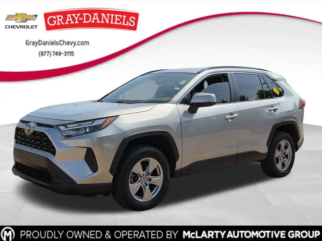 2023 Toyota RAV4 XLE FWD's photo