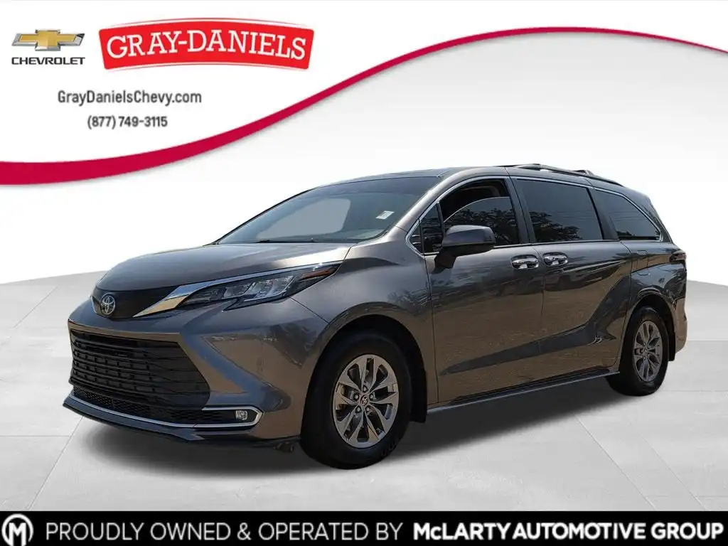 2022 Toyota Sienna XLE 8-Passenger Hybrid FWD's photo