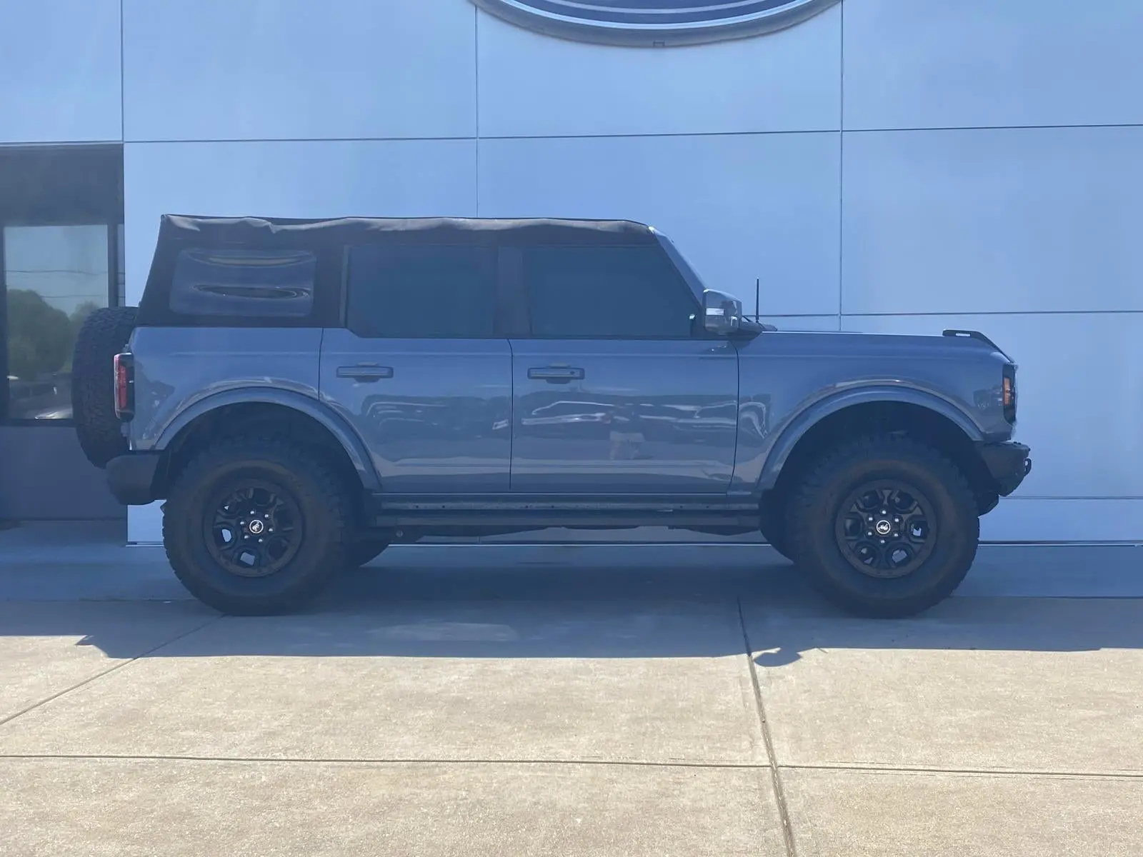 2023 Ford Bronco Outer Banks 4x4 photo 3