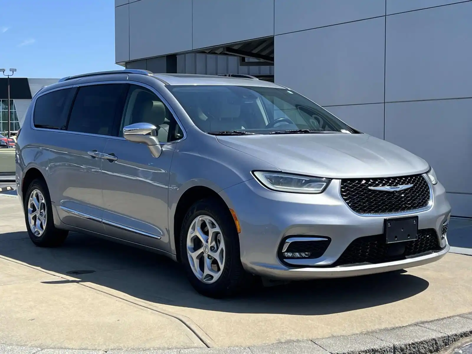 2021 Chrysler Pacifica Limited's photo