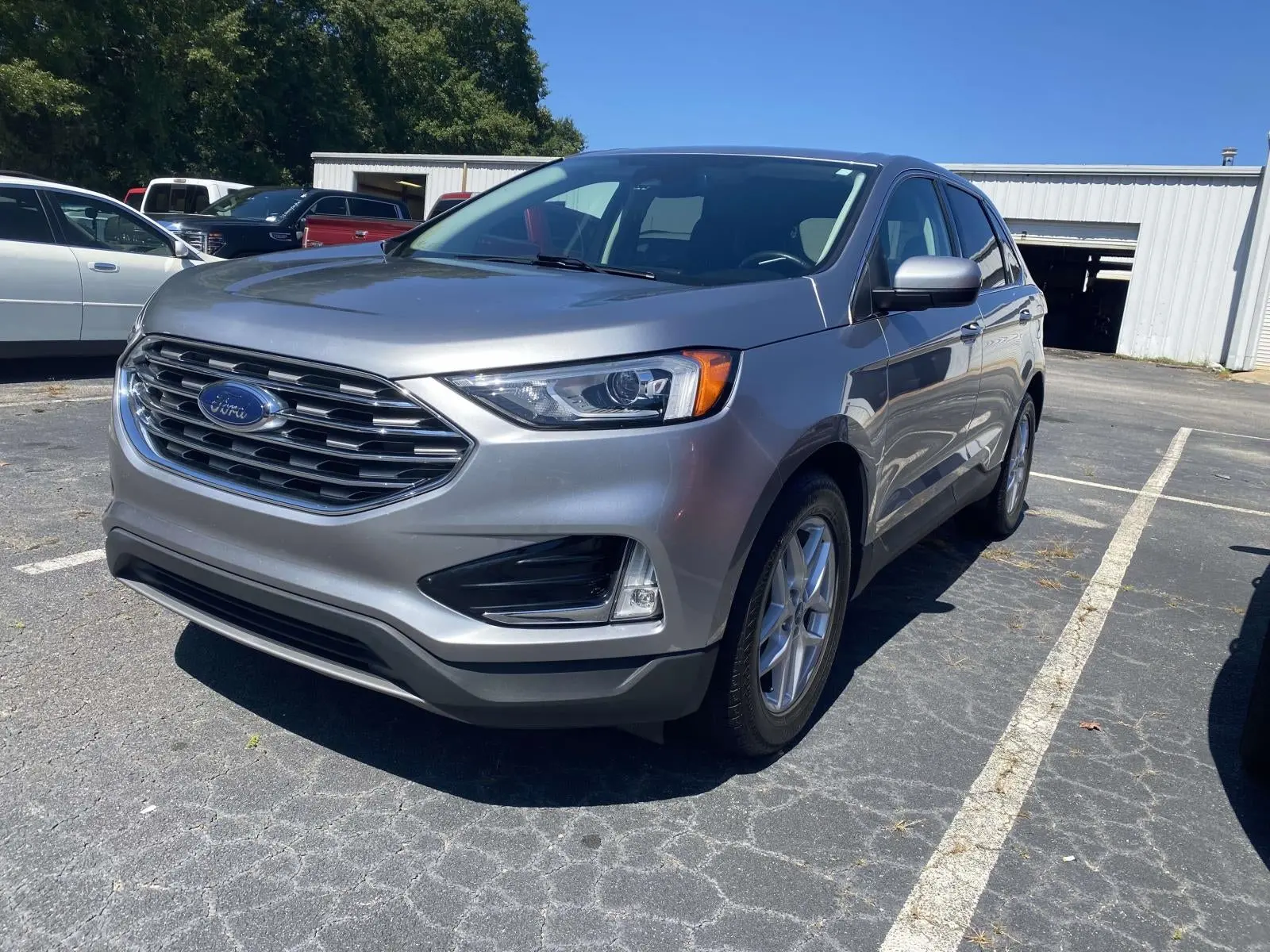 2021 Ford Edge SEL photo 3