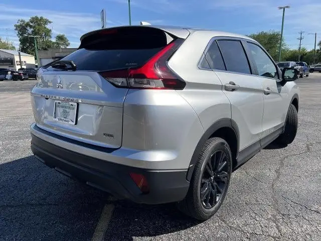 2023 Mitsubishi Eclipse Cross LE S-AWC photo 4