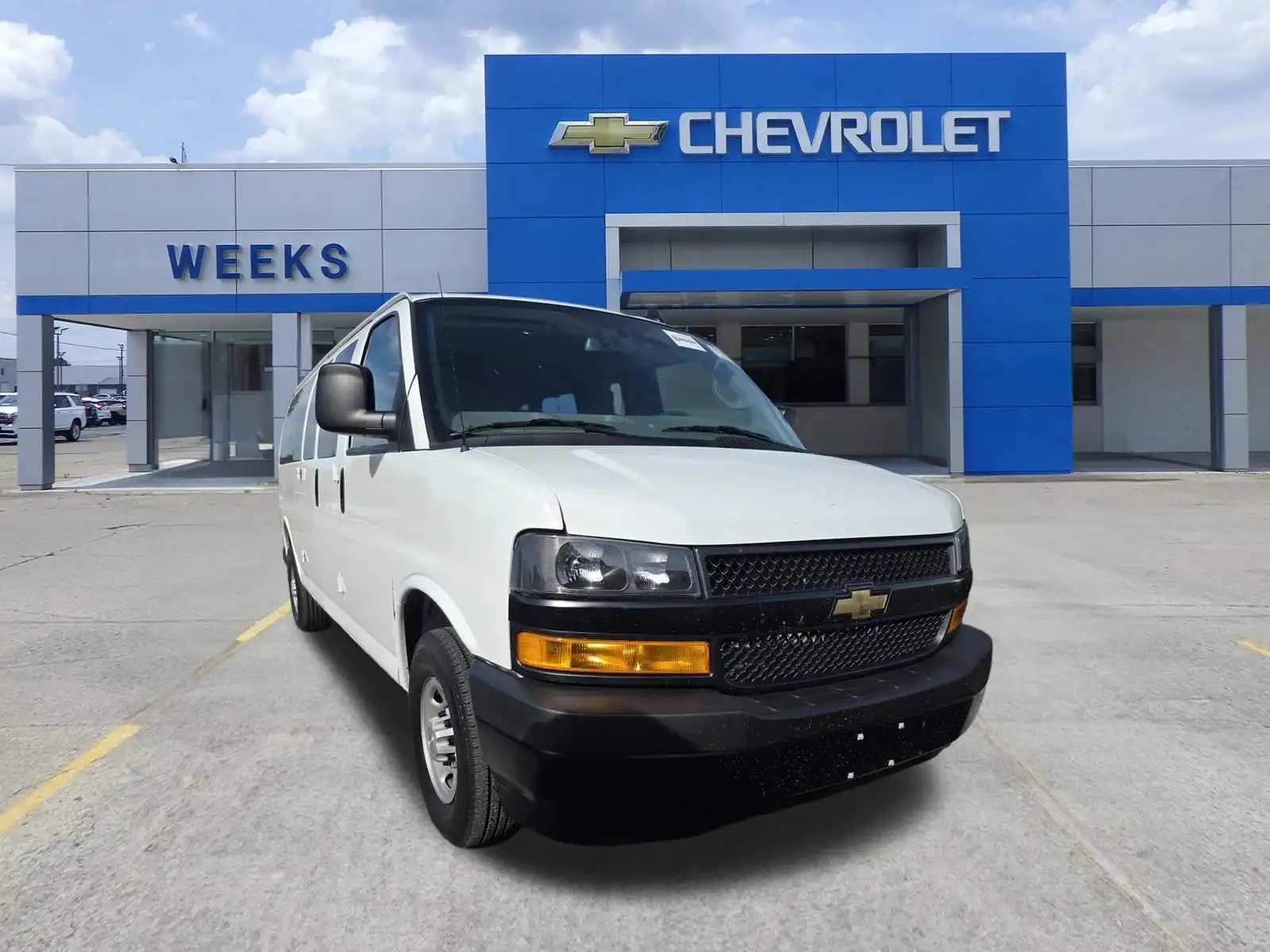 2025 Chevrolet Express 3500 LS Extended's photo