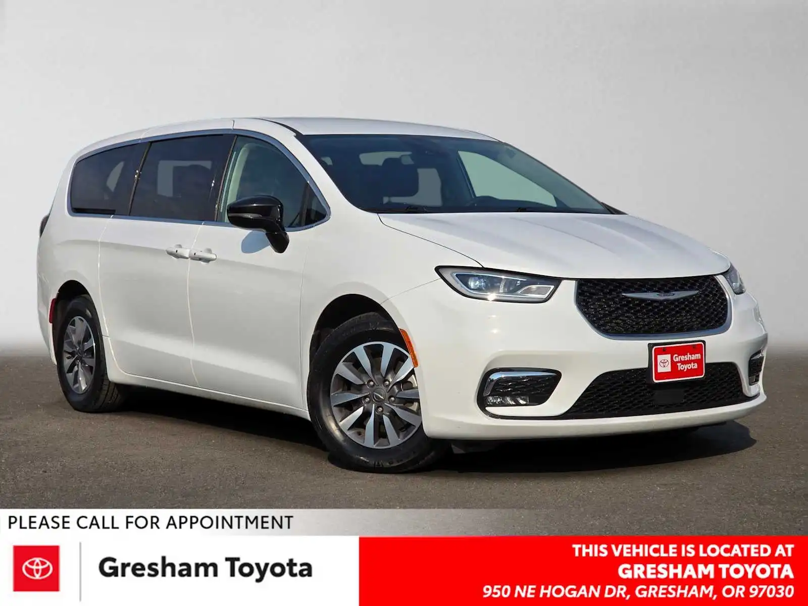 2024 Chrysler Pacifica Hybrid Select PHEV's photo
