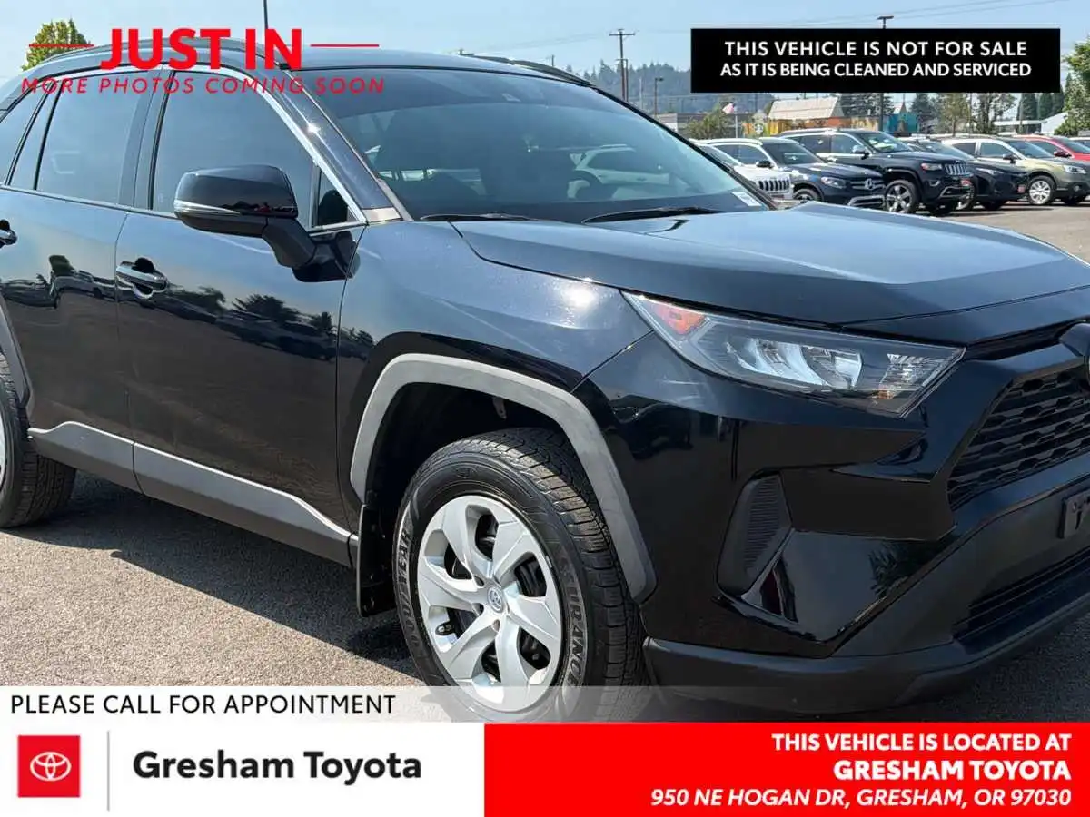 2020 Toyota RAV4 LE AWD's photo