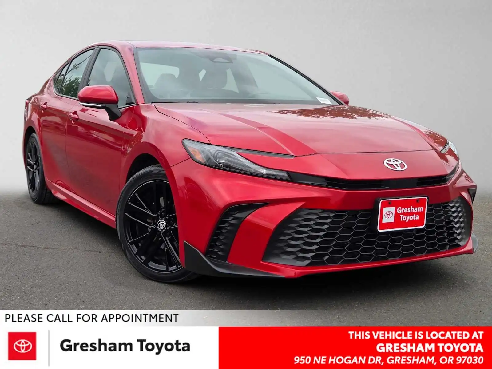 2025 Toyota Camry SE Hybrid's photo