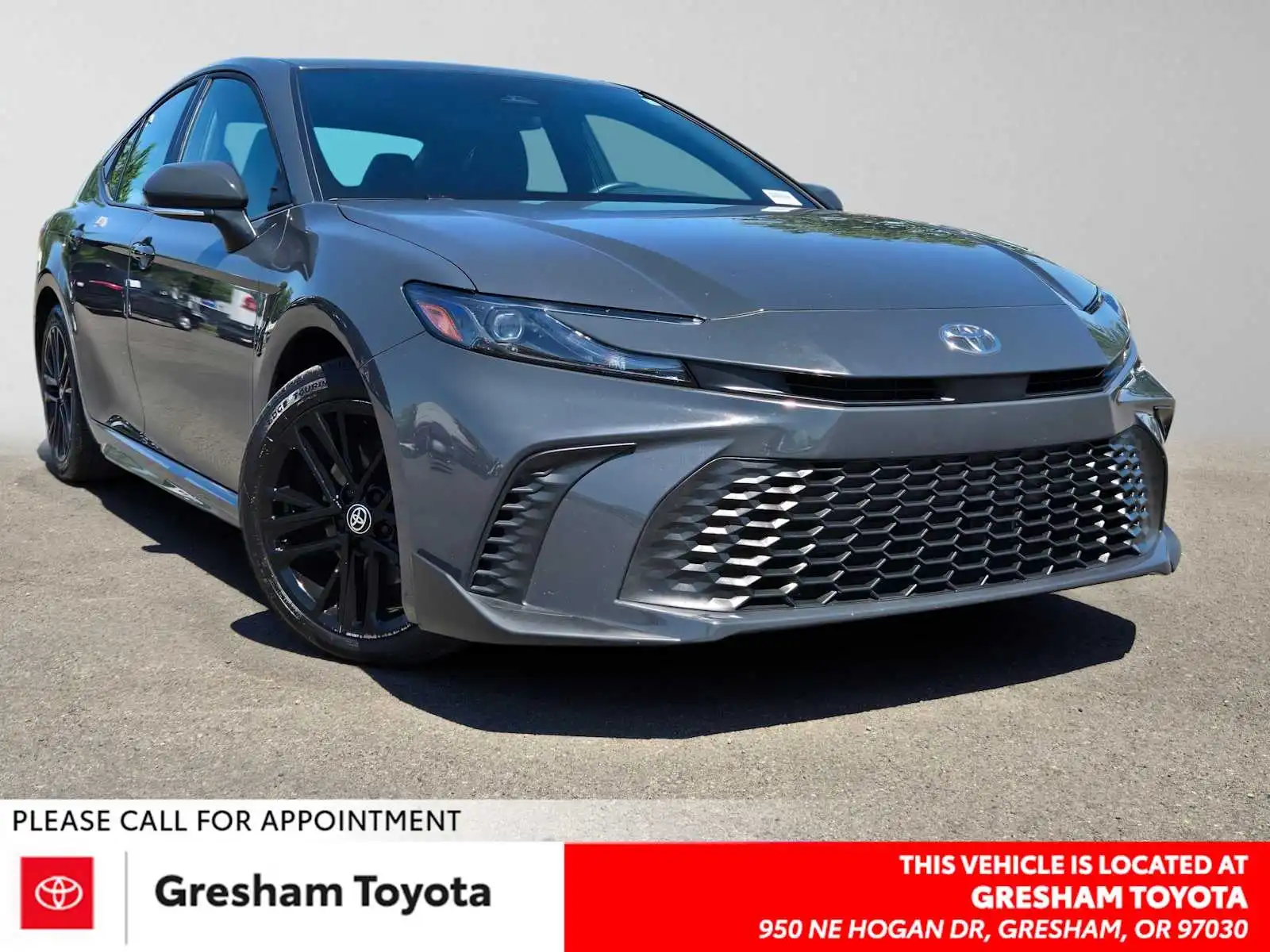 2025 Toyota Camry SE Hybrid's photo