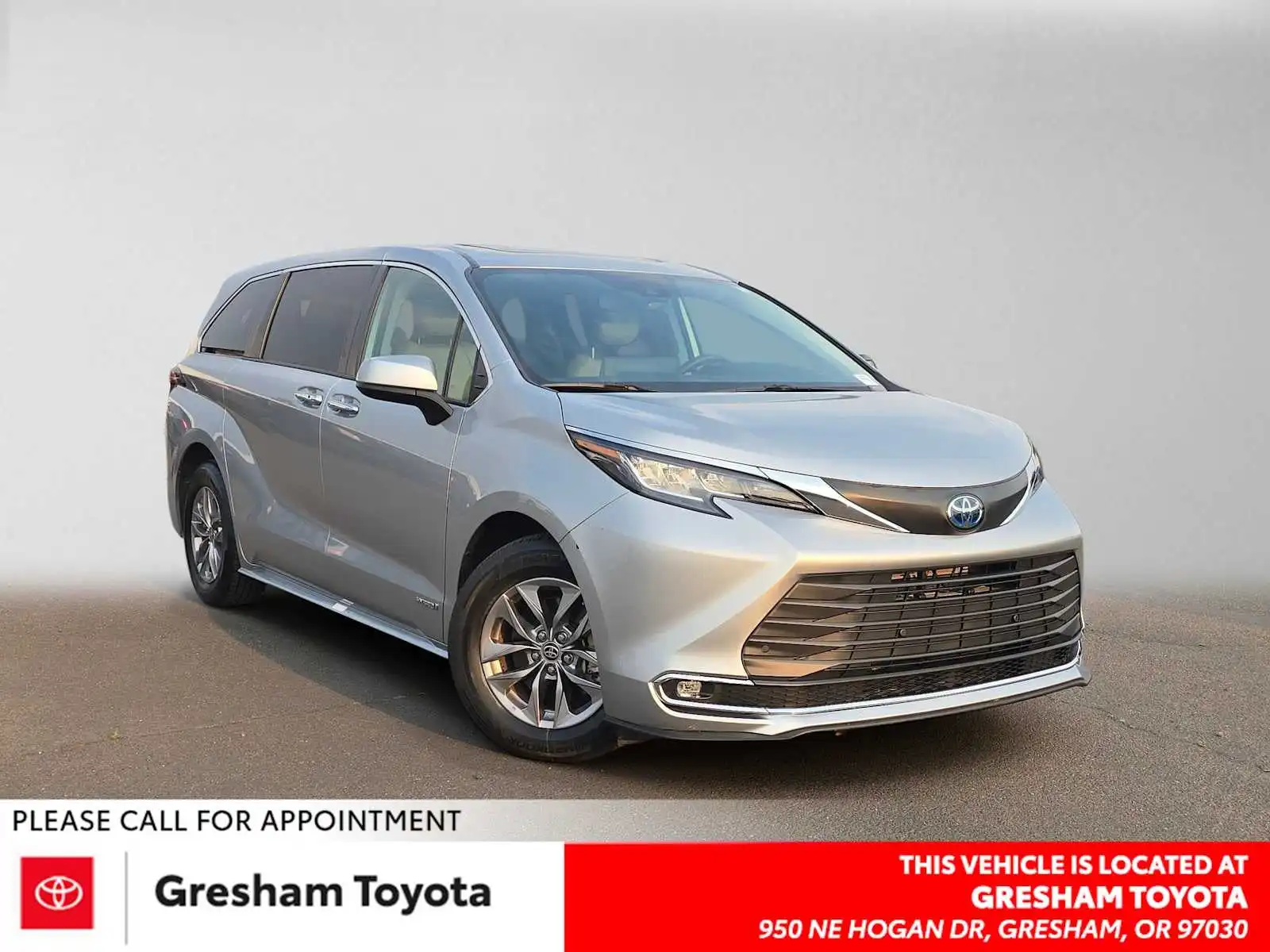2021 Toyota Sienna XLE 7-Passenger Hybrid FWD's photo