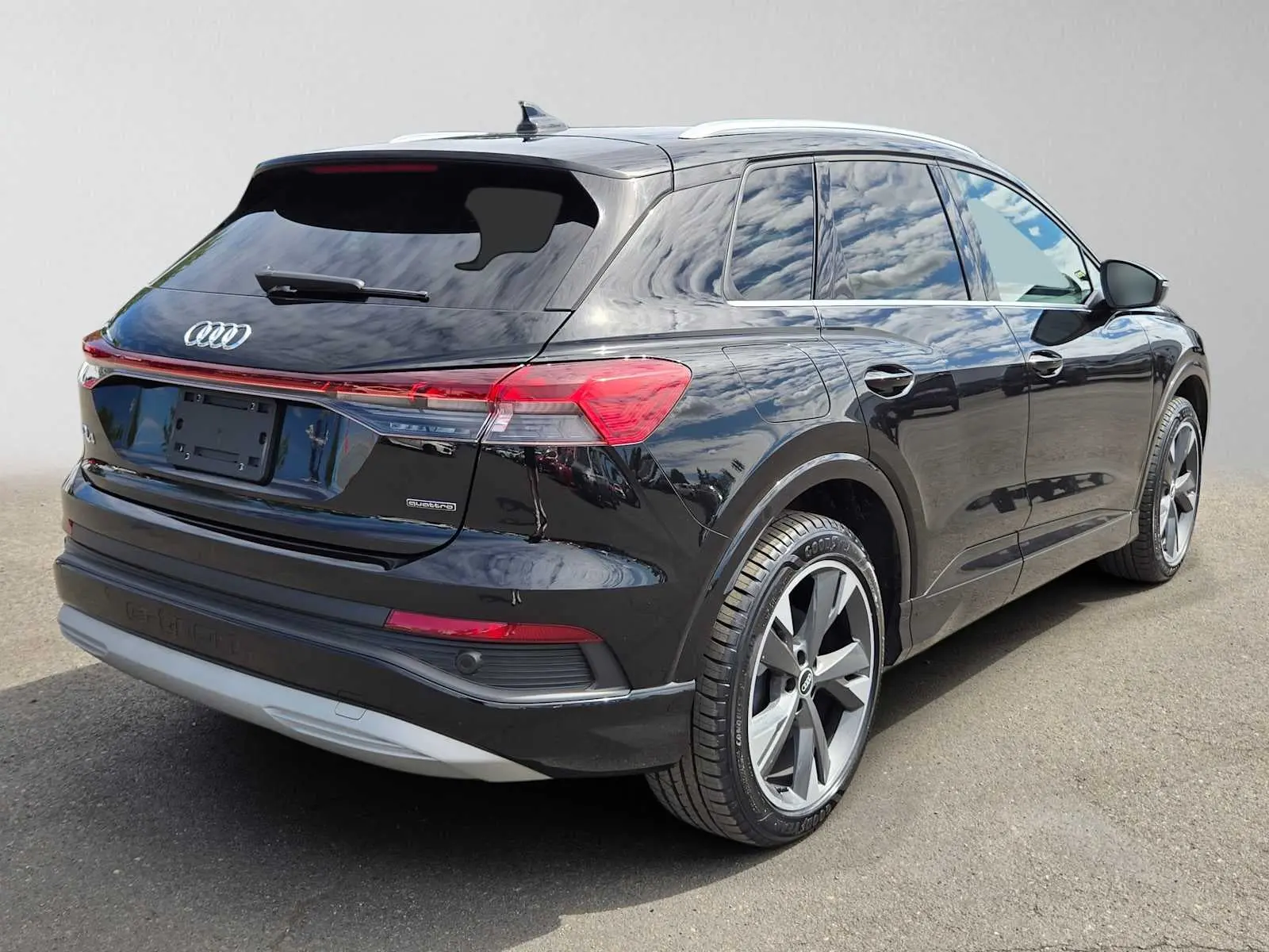 2022 Audi Q4 e-tron 50 Premium Plus quattro photo 3