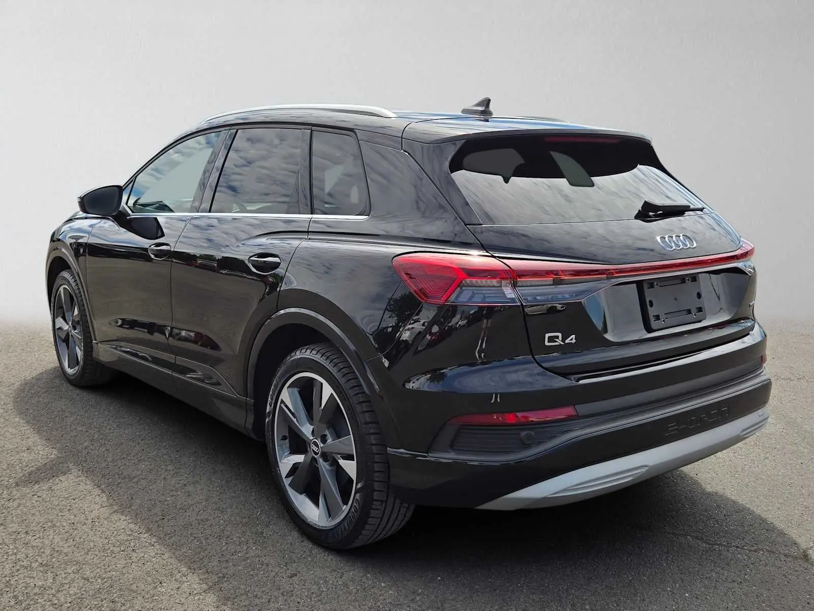 2022 Audi Q4 e-tron 50 Premium Plus quattro photo 5