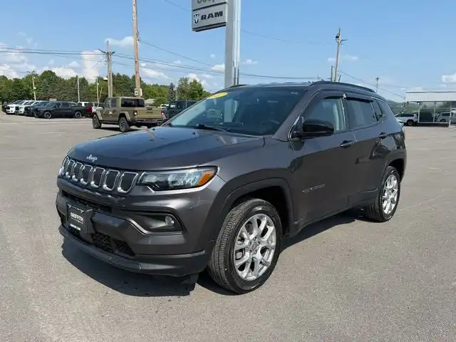 2022 Jeep Compass Latitude Lux 4X4's photo