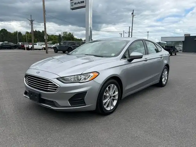 2020 Ford Fusion SE FWD's photo