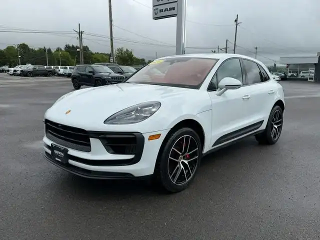 2022 Porsche Macan S's photo