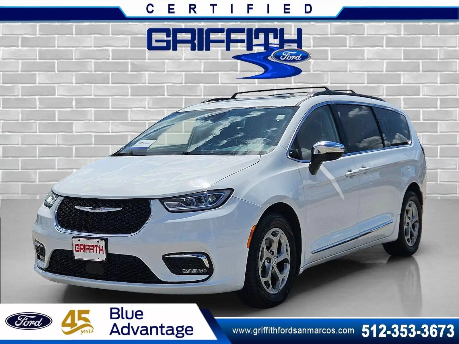 2023 Chrysler Pacifica Limited's photo