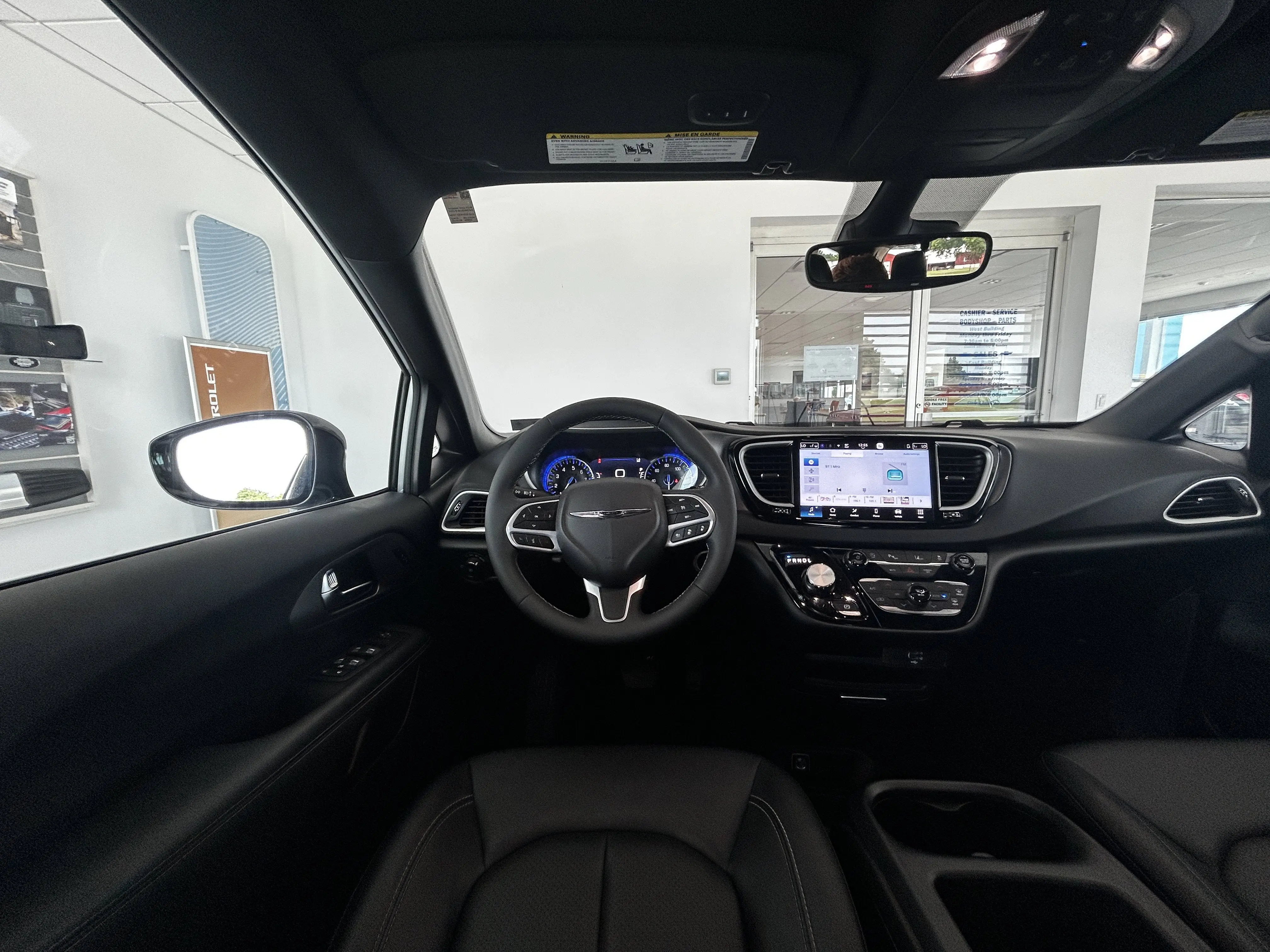 2026 Chrysler Pacifica Select photo 3