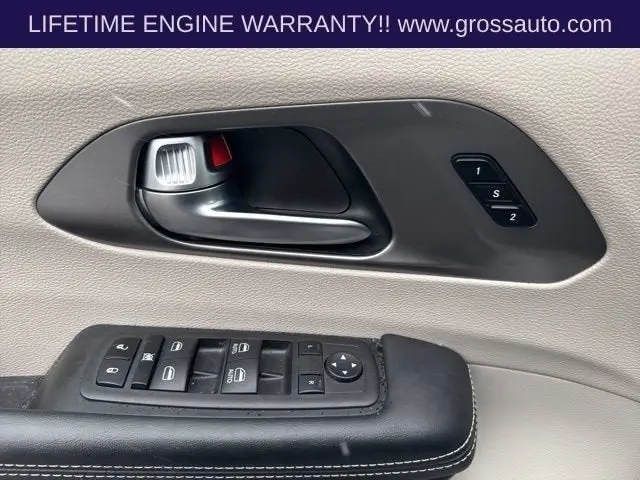 2023 Chrysler Pacifica Touring L photo 5