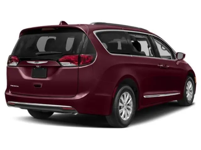 2018 Chrysler Pacifica Touring L Plus photo 3