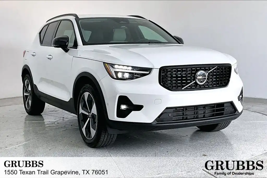 2026 Volvo XC40 B5 Plus Dark AWD's photo