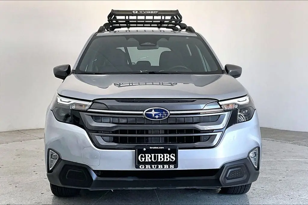 2025 Subaru Forester Premium photo 3