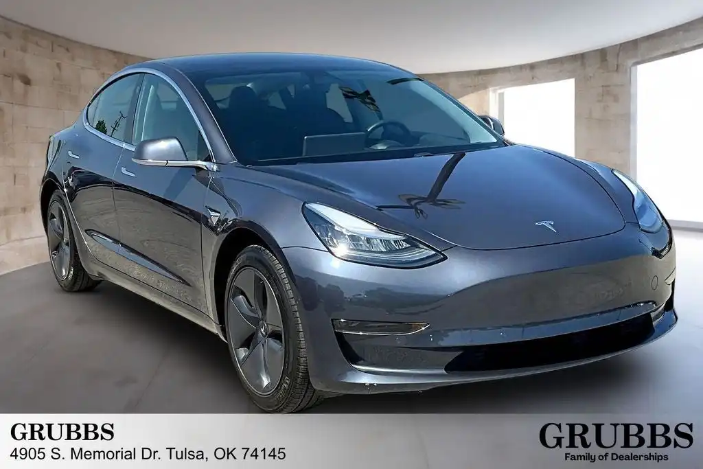 2020 Tesla Model 3 Standard Range Plus's photo