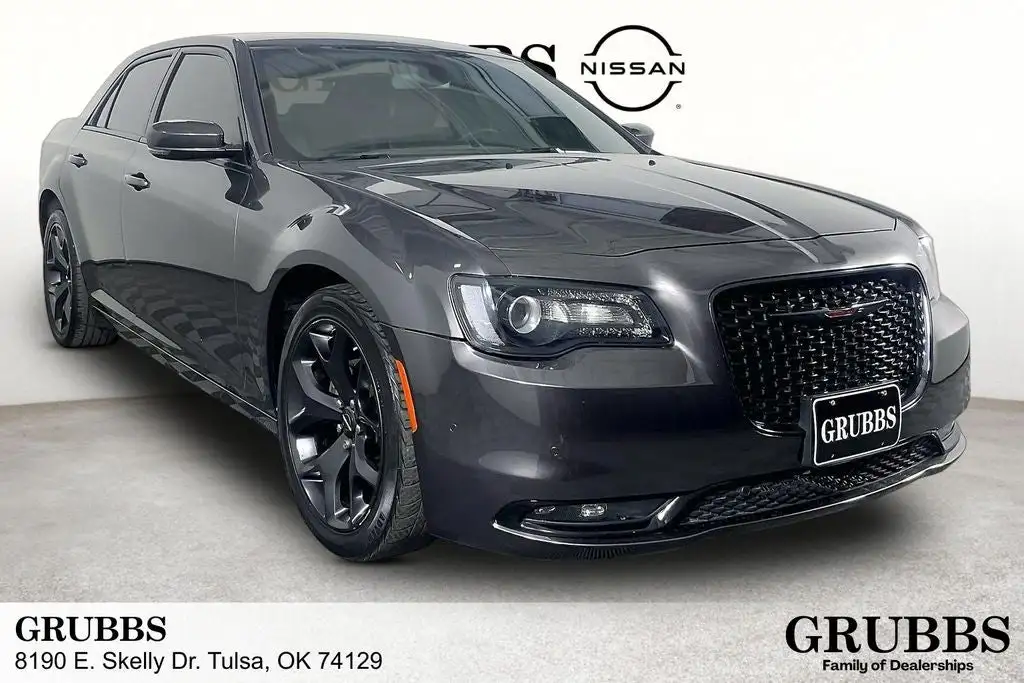 2023 Chrysler 300 S's photo