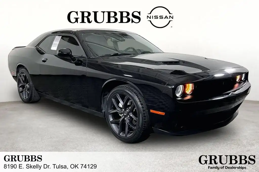 2022 Dodge Challenger SXT Auto's photo