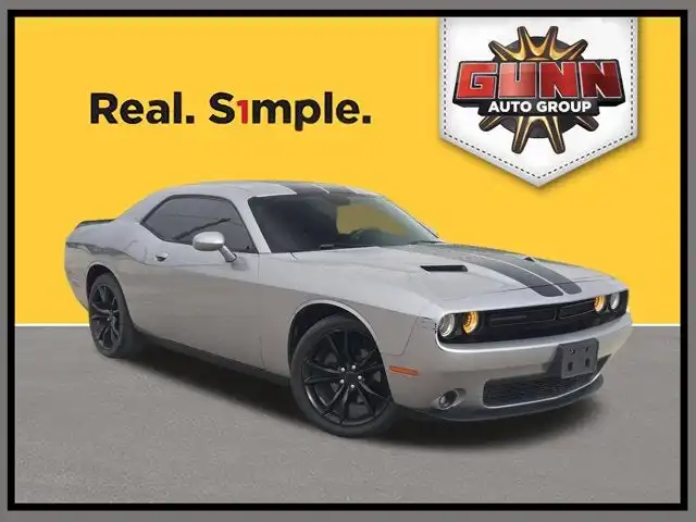 2016 Dodge Challenger SXT's photo