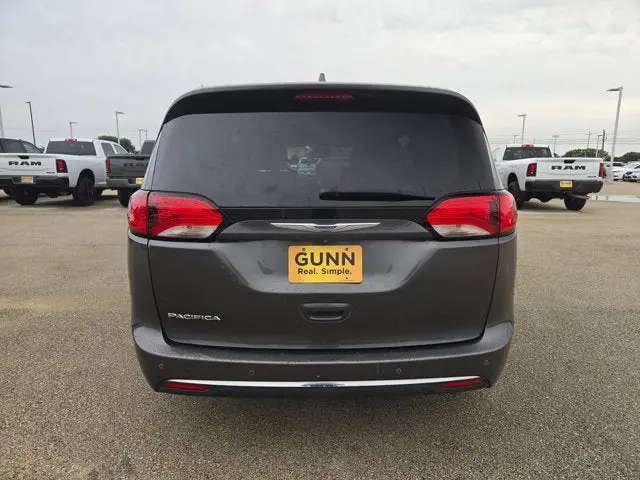 2020 Chrysler Pacifica Touring L Plus photo 4