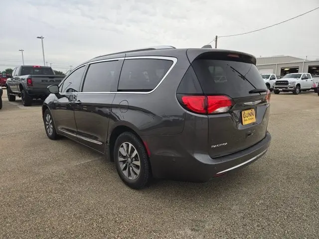 2020 Chrysler Pacifica Touring L Plus photo 5