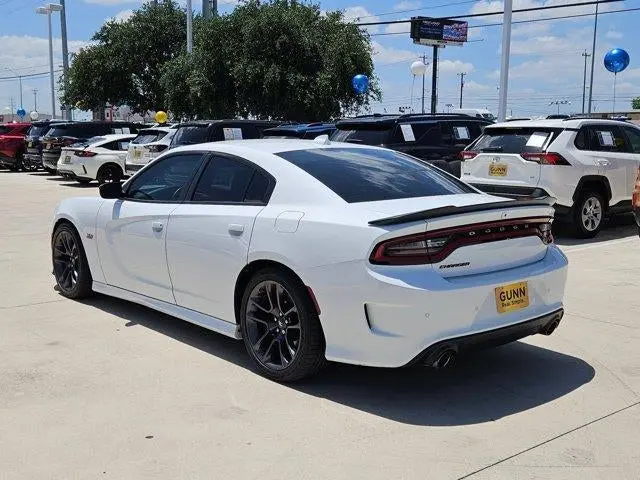 2023 Dodge Charger Scat Pack photo 5
