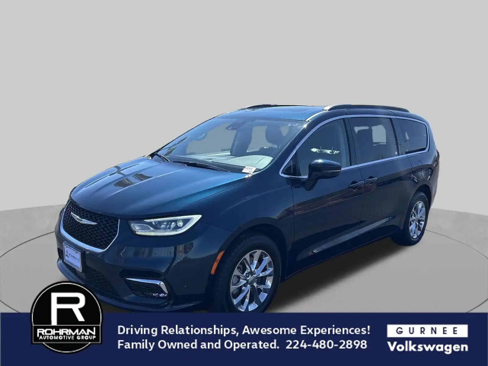 2022 Chrysler Pacifica Touring L's photo