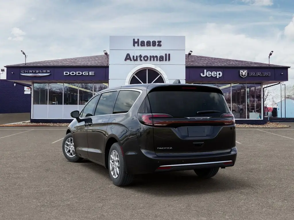 2027 Chrysler Pacifica Select photo 3