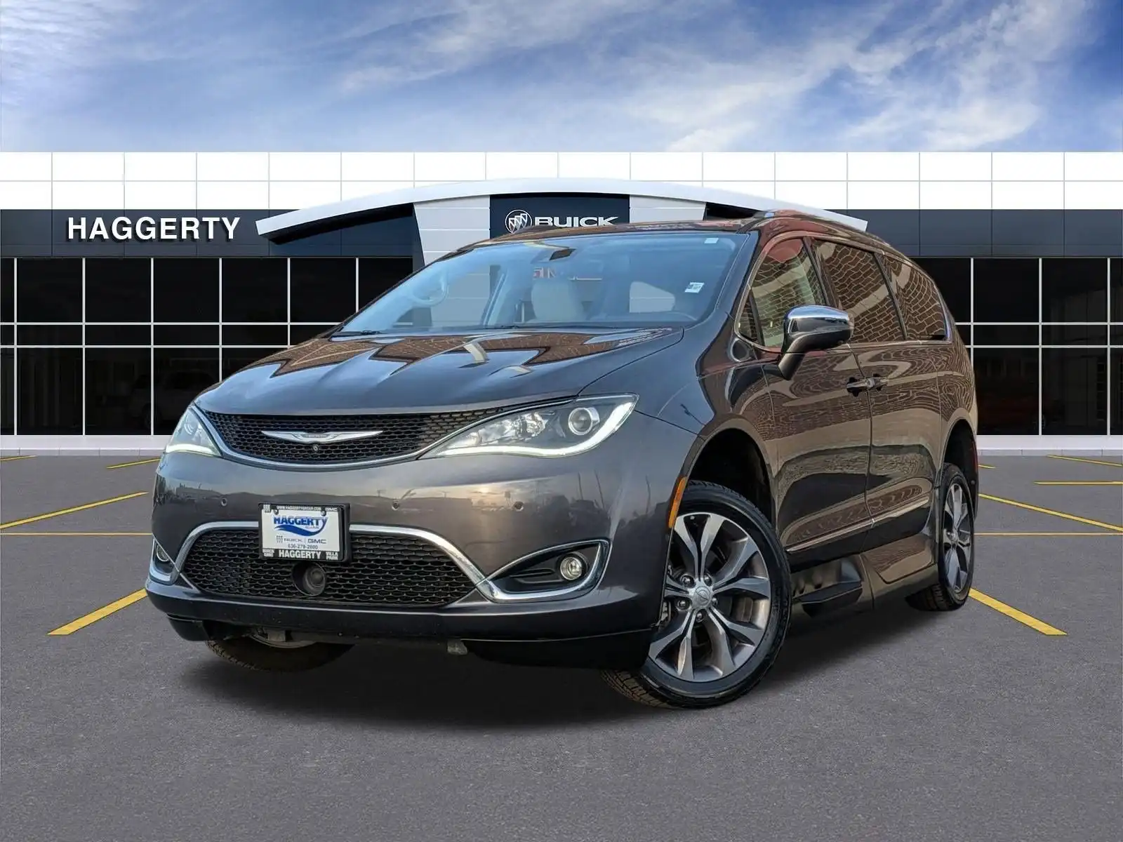 2017 Chrysler Pacifica Limited's photo