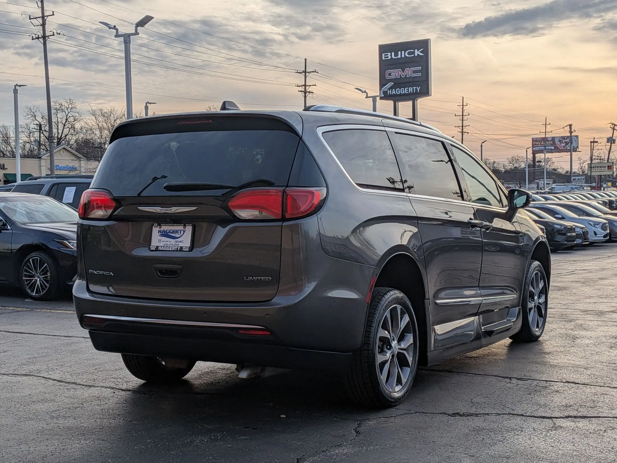 2017 Chrysler Pacifica Limited photo 5