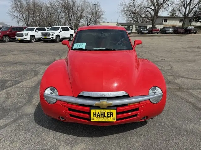 2004 Chevrolet SSR LS photo 3