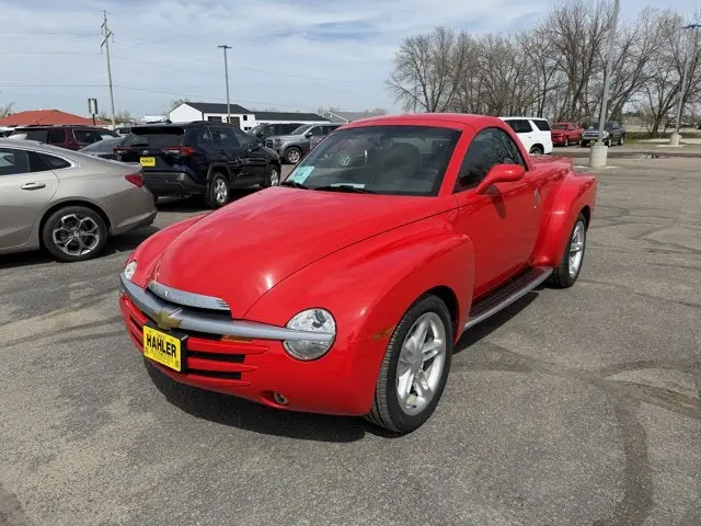 2004 Chevrolet SSR LS photo 4