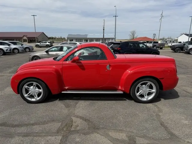 2004 Chevrolet SSR LS photo 5